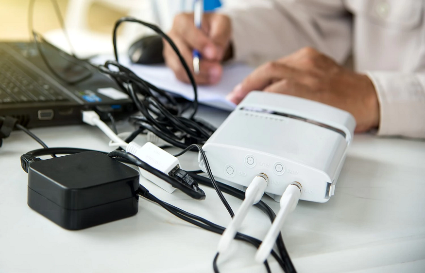 Mesh Wi-Fi vs Extenders: Your Solution Guide for Large Homes